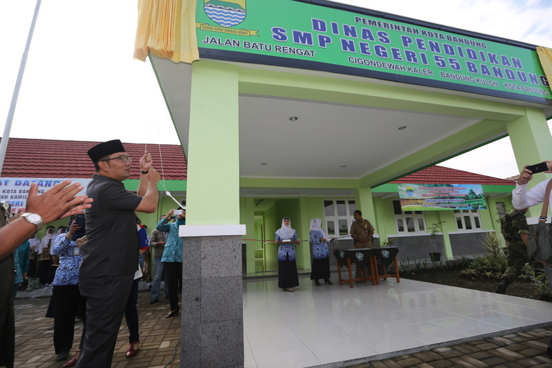 Ridwan Kamil Resmikan Dua SMPN Sekaligus di Kota Bandung